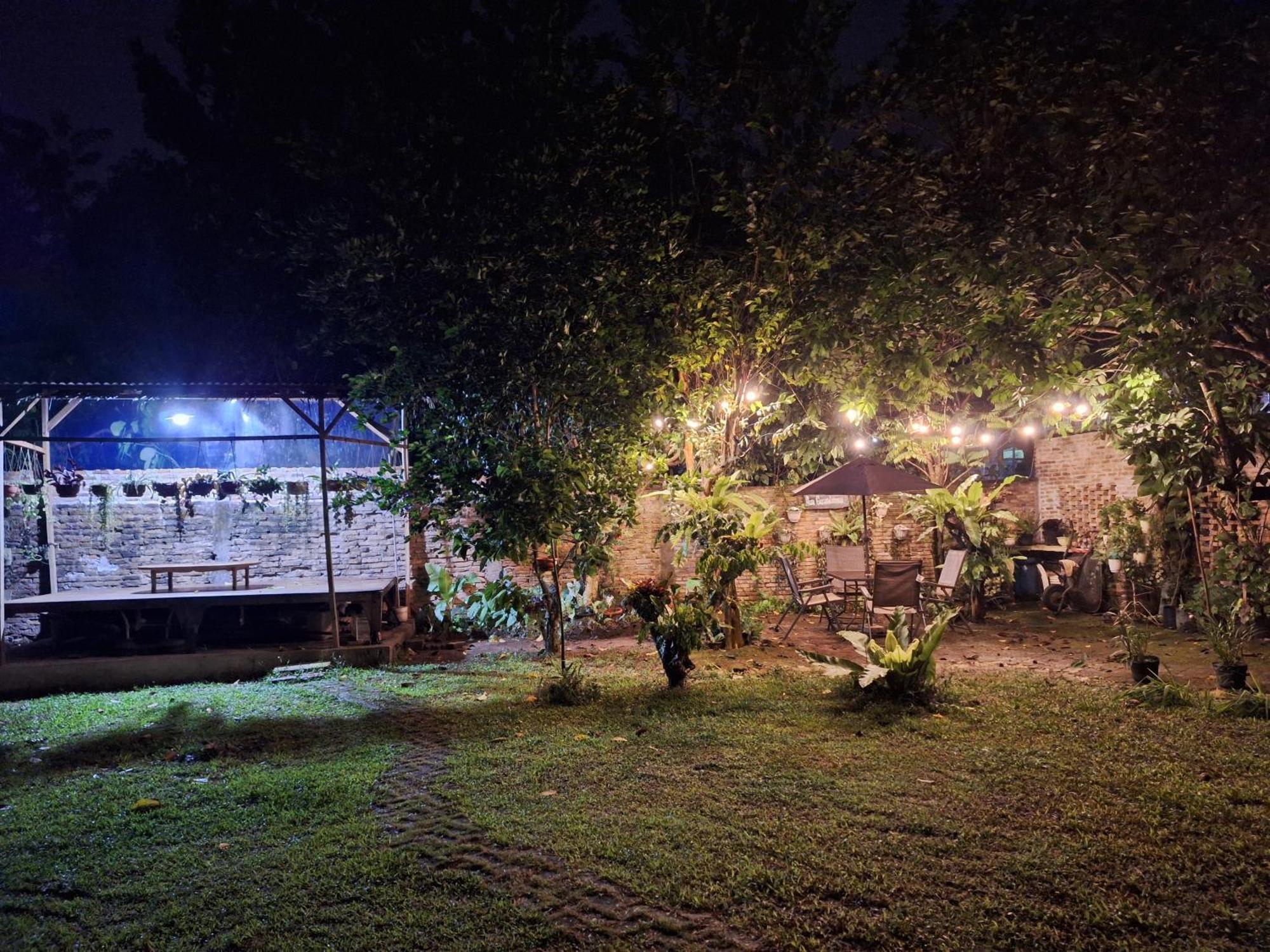 Bua Guest House Medan Kültér fotó