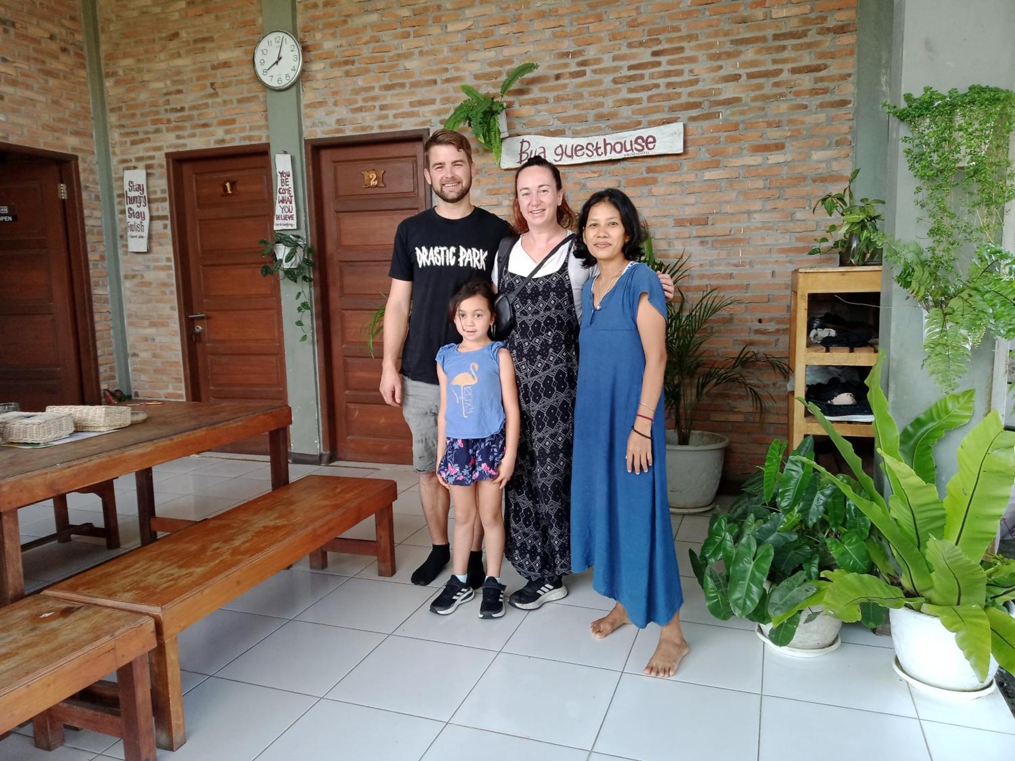Bua Guest House Medan Kültér fotó